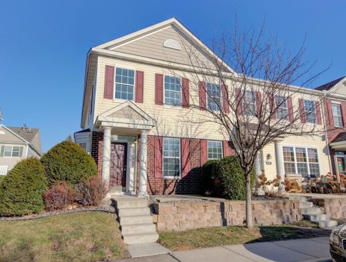 2169 Shamrock Pl, Chaska MN 55318-5404 exterior