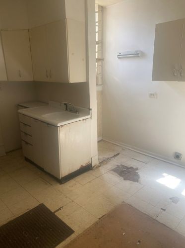 6805 Champlain Ave, Chicago IL 60637-4114 exterior