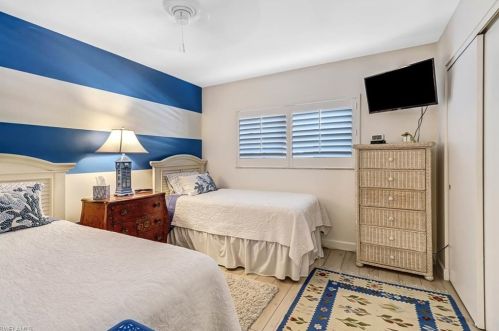 57 High Point Cir, Naples FL 34103-4242 exterior