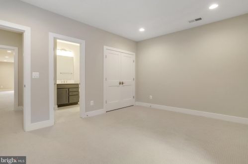 920 Darton Dr, Alexandria VA 22308-2021 exterior