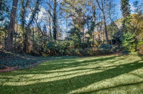 6160 Heards Creek Dr, Atlanta GA  30328-3635 exterior