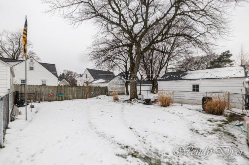 1042 Northlawn St, Grand Rapids MI 49505-3717 exterior