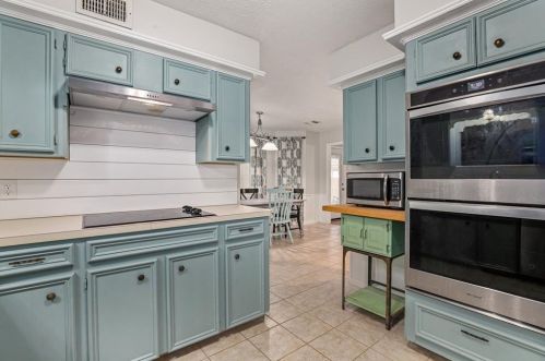 5611 Frst Timbers Dr, Humble TX 77346-1937 exterior