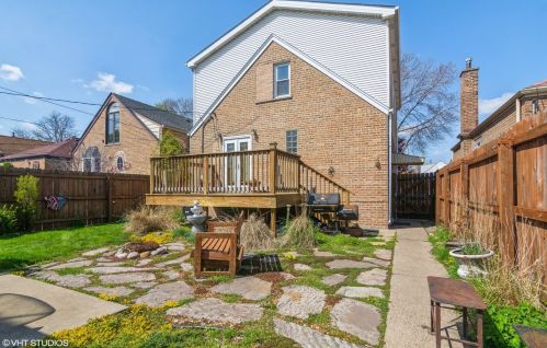 10843 Avenue, Chicago IL  60617-6749 exterior