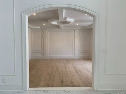 4 Capel Dr, Huntington Station NY 11746-5803 exterior