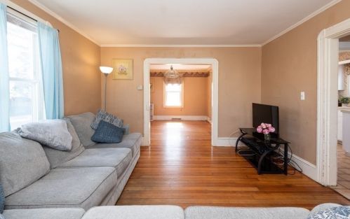 42 Ellsworth Rd, Peabody MA 01960-5325 exterior