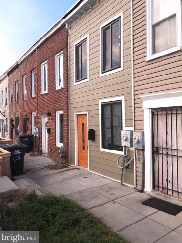 1532 Levis St, Washington, DC 20002-2913