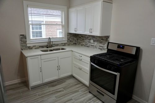 2450 115th St, Chicago, IL 60655-1427