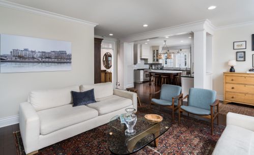 835 Gln Ave, Milwaukee WI 53217-5216 exterior