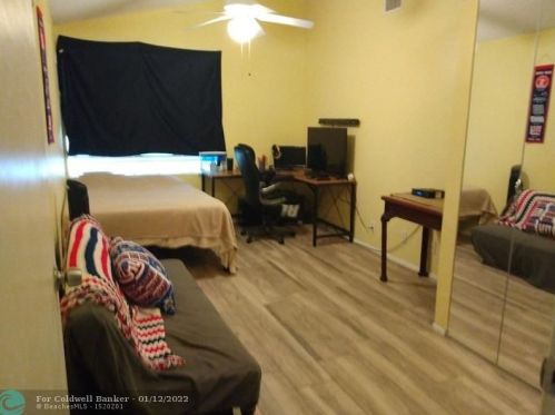 6 Misty Laurel Cir, Boynton Beach FL 33436-8939 exterior