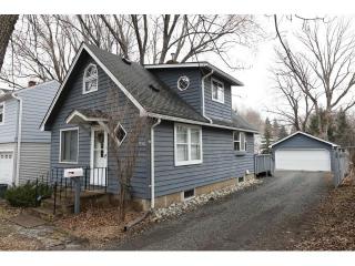 1950 Malvern St, Saint Paul, MN 55113-5132