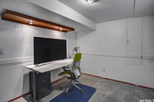 11104 Londonderry Dr, Sandy UT 84070 exterior