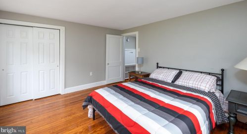 15 Delaware Ave, Trenton NJ 08628-2002 exterior