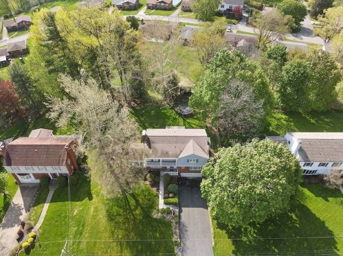 2351 Berkshire Dr, Pittsburgh PA  15241-2445 exterior