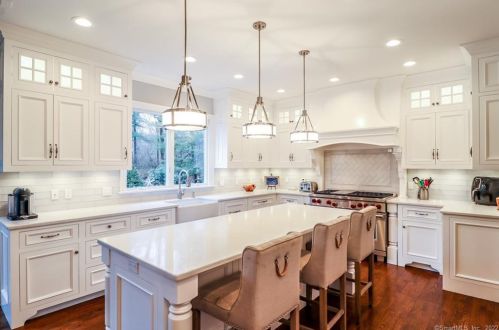 105 Drum Hl Rd, Wilton CT 06897-2412 exterior