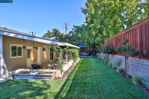 3782 Hitchcock Rd, Concord CA 94518-1732 exterior