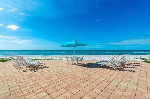 1255 Gulf Shore Blvd, Naples FL 34102-4972 exterior