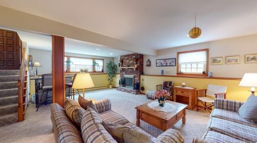 10 Oxcart Dr, Windsor CT 06095-1218 exterior