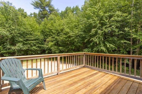 156 Old Concord Tpke, Barrington NH 03825-5153 exterior