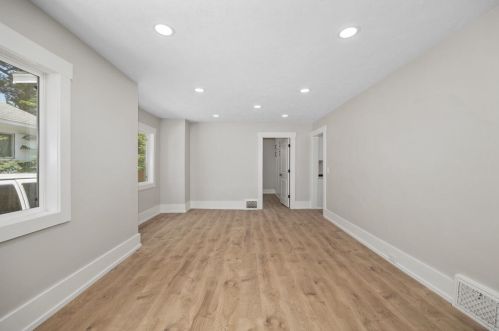 902 Kampenga Ave, Meskegon MI 49442 exterior