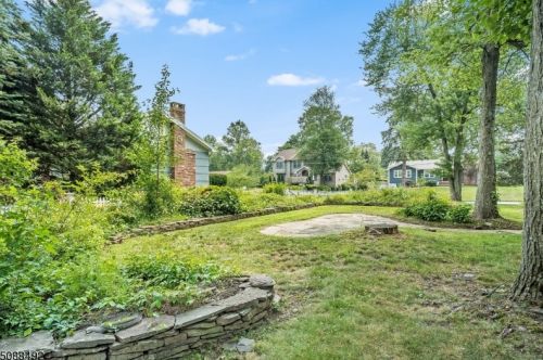 25 Knollwood Rd, Whippany NJ  07981-1820 exterior