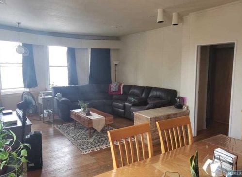 55 Clinton Pl, East Rutherford NJ 07073-1323 exterior