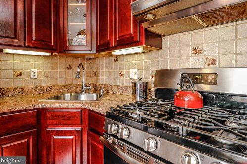 301 Hollywood Dr, Trenton NJ 08609-1805 exterior