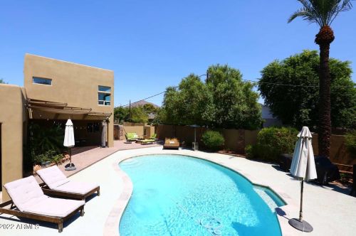 4451 Earll Dr, Phoenix AZ 85031-3821 exterior