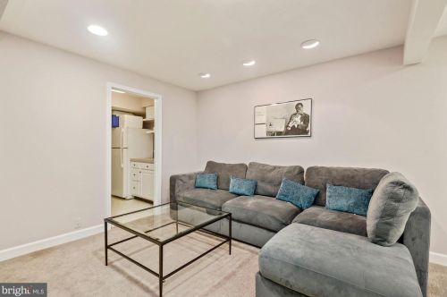 1926 Massachusetts Ave, Mc Lean VA 22101-4907 exterior