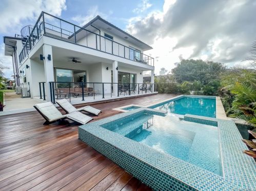 4126 Papu Cir, Honolulu, HI 96816-4837