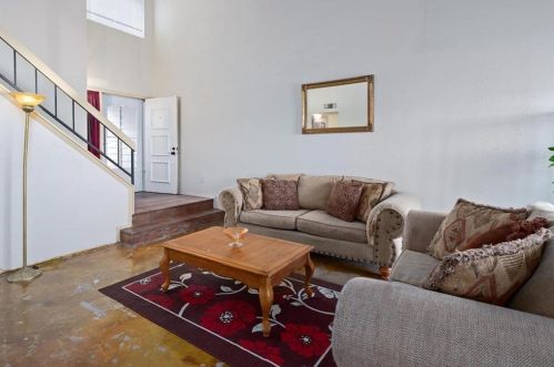 7241 Coronado Cir, Austin TX 78752-2008 exterior