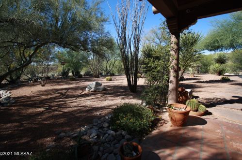 5450 Hacienda Del Sol Rd, Tucson AZ  85718-5121 exterior