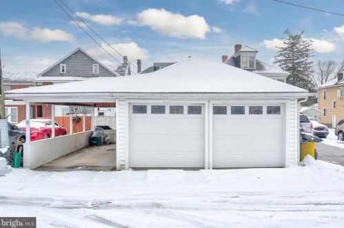 373 High St, Hanover PA 17331-3922 exterior