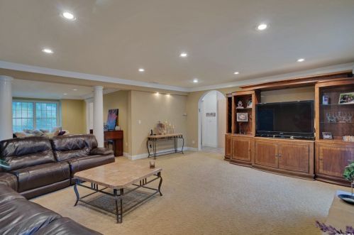 42 Clayton Dr, Huntington Station NY 11746-5503 exterior