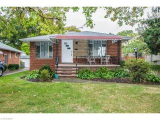 15200 Edgecliff Ave, Cleveland OH  44111-2043 exterior