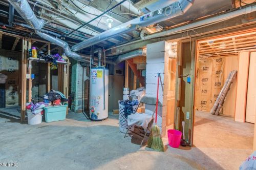 528 Creston St, Meskegon MI 49442-2262 exterior