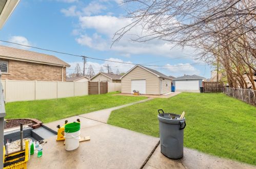 5009 Lavergne Ave, Chicago IL 60638-5831 exterior