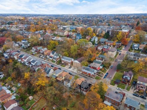 2744 Connecticut Ave, Pittsburgh PA  15216-1933 exterior