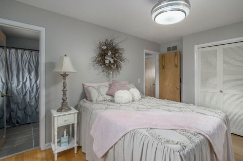 223 Barberry Ave, Kalamazoo MI 49002-6205 exterior