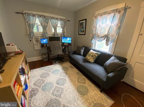 317 Oakland Ave, Camden NJ 08107-1211 exterior