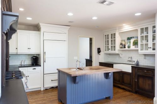 4880 Alder Dr, San Diego CA 92116-2304 exterior