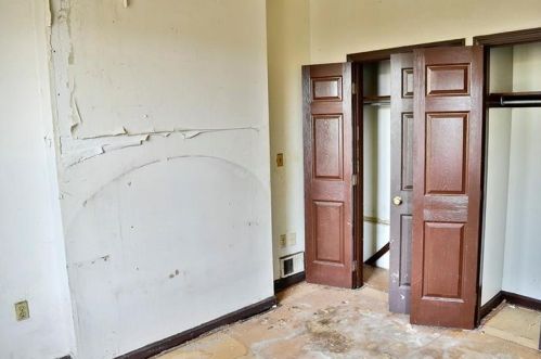 4821 Monongahela St, Pittsburgh PA 15207-1668 exterior