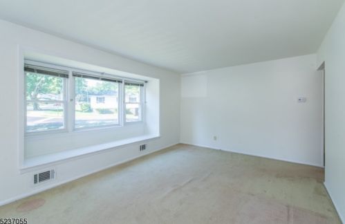 127 Brk Dr, Dover NJ 07801-4704 exterior