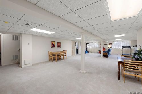 1342 Alameda Blvd, Troy MI 48085-6739 exterior