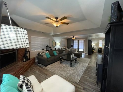 1606 Peacock Dr, Turlock, CA 95382-2877