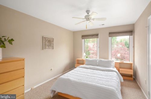 16 Arlive Ct, Rockville MD 20854-2978 exterior