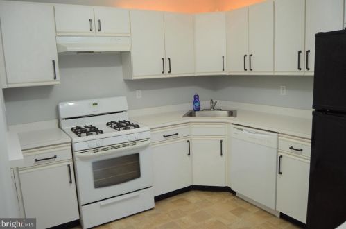 12 Lehavre Ct, Trenton NJ  08619-4720 exterior