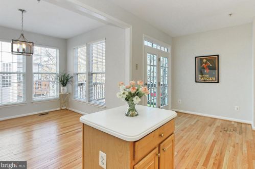 4999 Murtha St, Alexandria VA 22304-8612 exterior