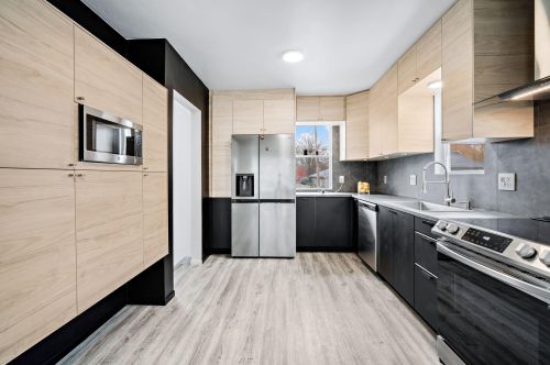 3908 75th St, Milwaukee, WI 53220-2318