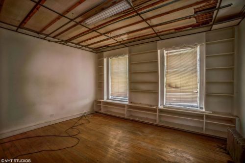 6829 Paxton Ave, Chicago IL 60649-3212 exterior